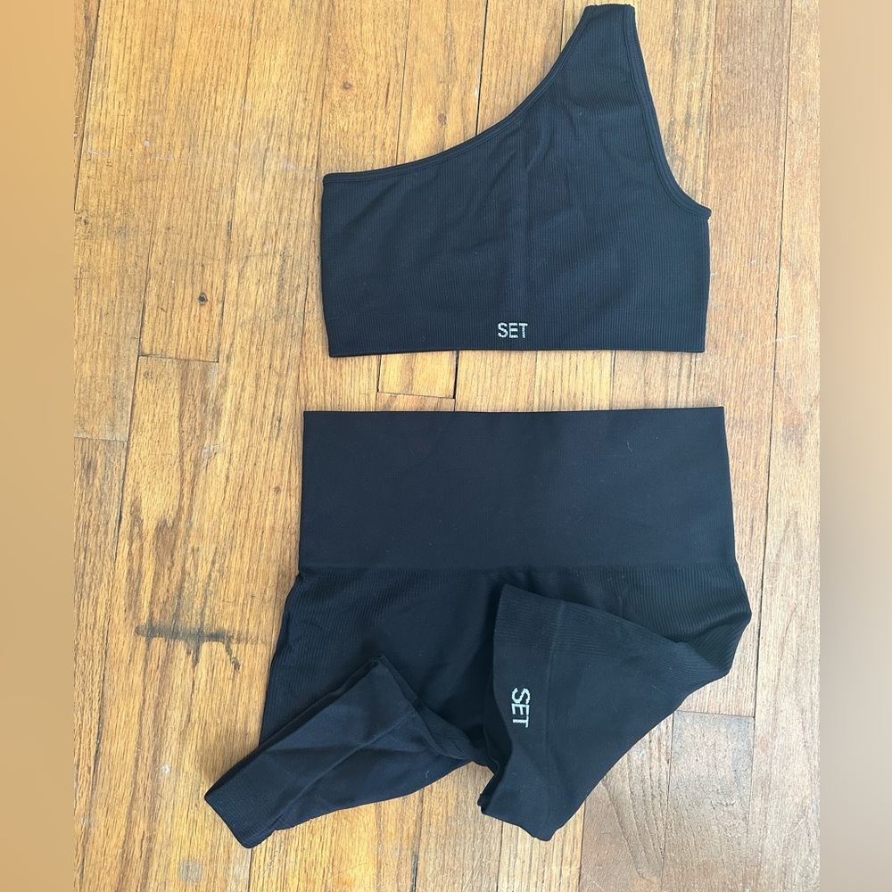 NWOT - Set Active set